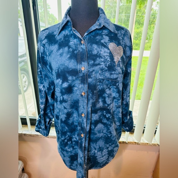 Tye Dye 2 Dye 4 Tops - The Dye 2 Dye 4 Fettucini Blue Tie-Dye Shirt with Heart Detail Size Medium